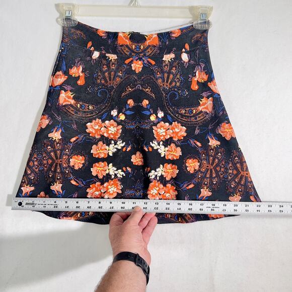 bebe x Naven Mini-Skirt Woman's Medium Floral Paisley STRETCHY Unlined Zipper - Picture 7 of 16
